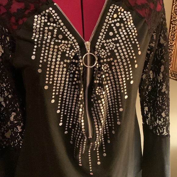 Nora Cora v neck top with 3/4 zipper front detail. - Picture 3 of 10